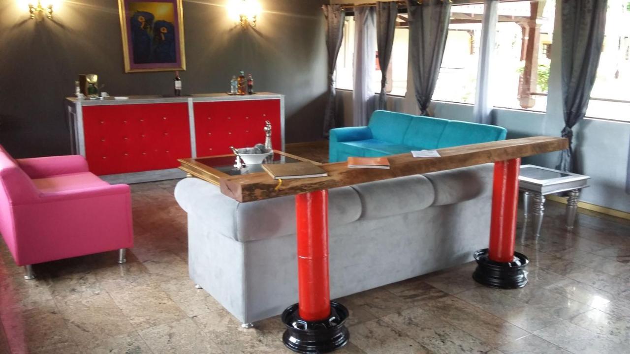 El Pantanal Hotel & Resort Puerto Quijarro  エクステリア 写真