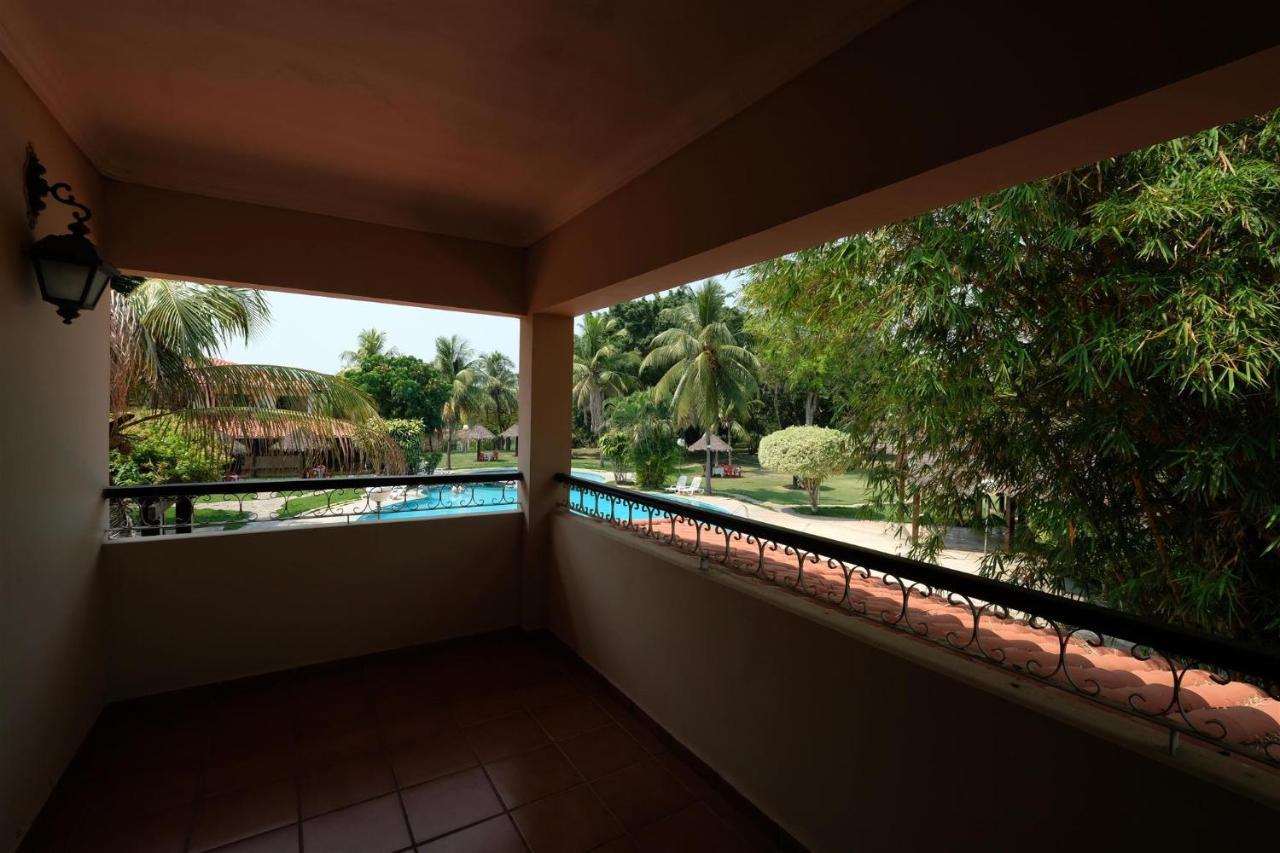 El Pantanal Hotel & Resort Puerto Quijarro  エクステリア 写真