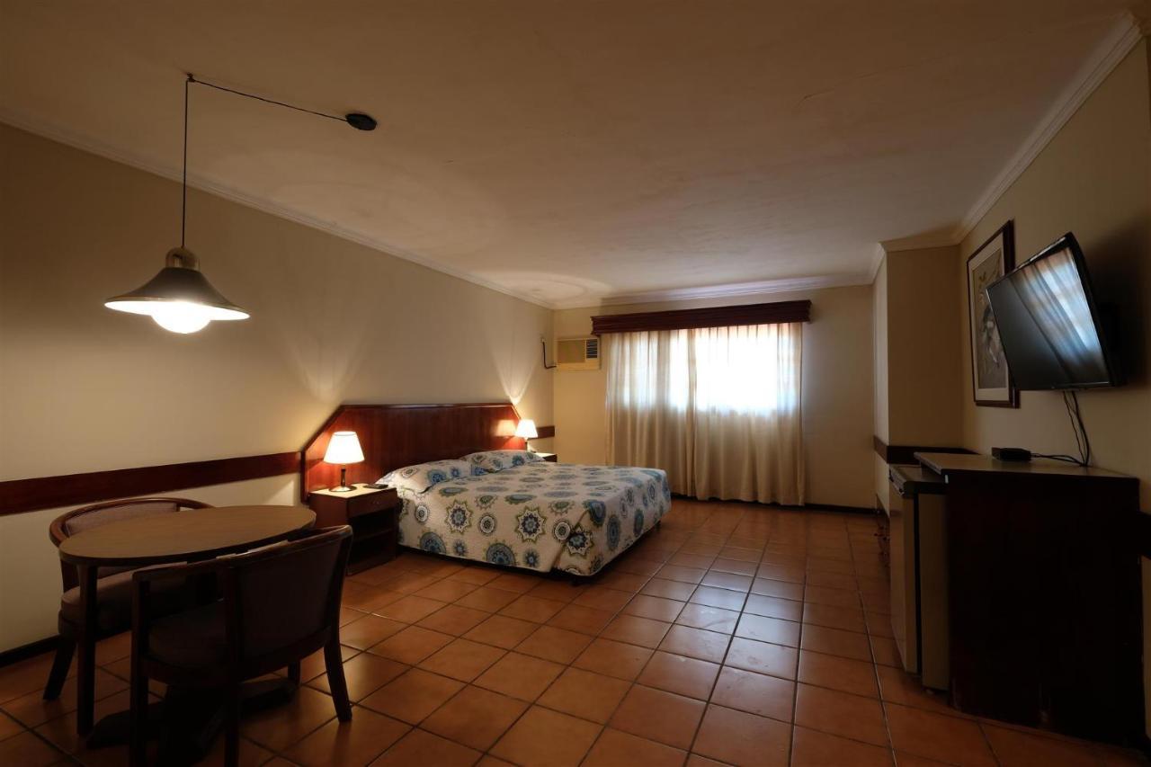 El Pantanal Hotel & Resort Puerto Quijarro  エクステリア 写真