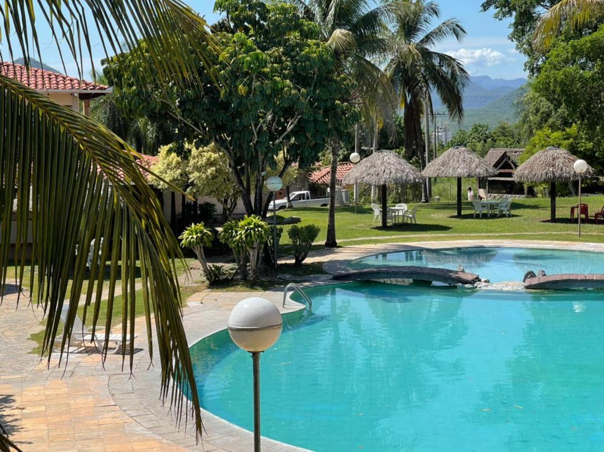 El Pantanal Hotel & Resort Puerto Quijarro  エクステリア 写真